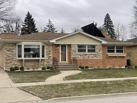 221 S Gibbons Ave, Arlington Heights, IL 60004