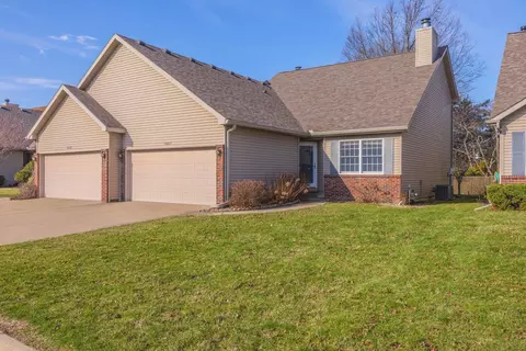 1627 Frontier Dr, Normal, IL 61761