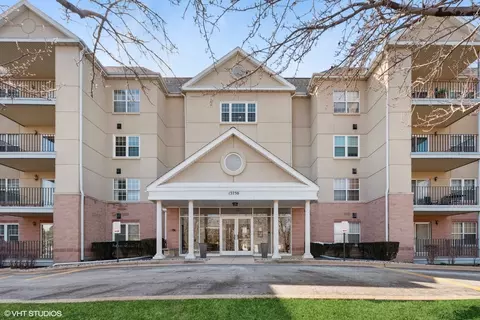 13750 Bristlecone Dr #104, Plainfield, IL 60544