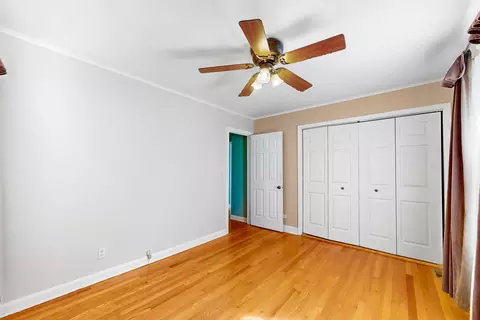 Bedroom - 698 E Prairie Ave, Des Plaines, IL 60016 photo 2 of 4