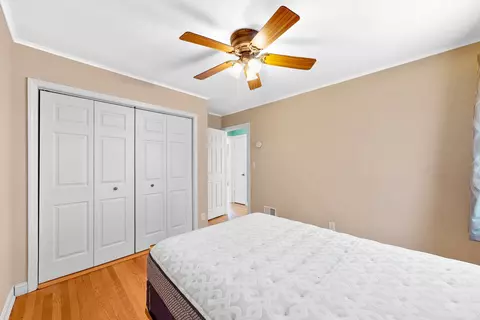 Bedroom - 698 E Prairie Ave, Des Plaines, IL 60016 photo 4 of 4