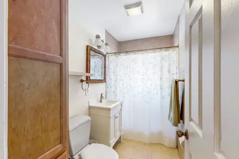 Bath - 698 E Prairie Ave, Des Plaines, IL 60016 photo 1 of 1