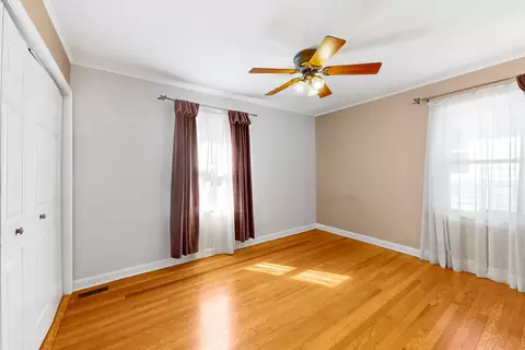 Bedroom - 698 E Prairie Ave, Des Plaines, IL 60016 photo 1 of 4