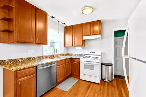 Kitchen - 698 E Prairie Ave, Des Plaines, IL 60016 photo 4 of 4