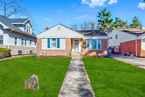 698 E Prairie Ave, Des Plaines, IL 60016
