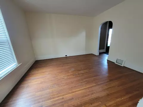 Living - 1016 Post St, Ottawa, IL 61350 photo 3 of 8