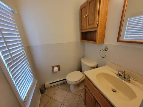 Bath - 1016 Post St, Ottawa, IL 61350 photo 1 of 4