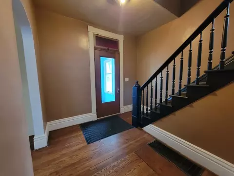 Entry Way - 1016 Post St, Ottawa, IL 61350 photo 2 of 3