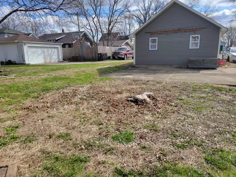 Exterior - 1016 Post St, Ottawa, IL 61350 photo 6 of 12
