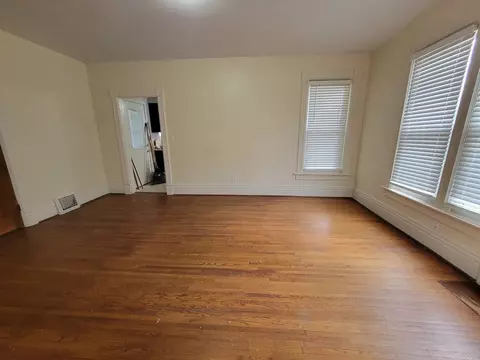 Living - 1016 Post St, Ottawa, IL 61350 photo 5 of 8