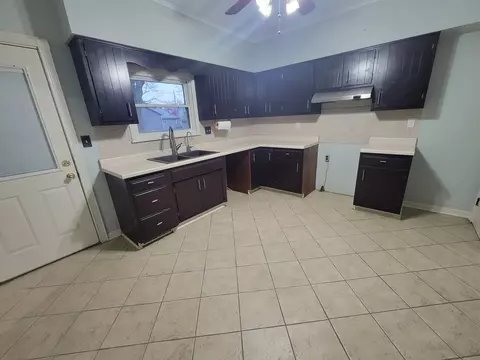 Kitchen - 1016 Post St, Ottawa, IL 61350 photo 1 of 3