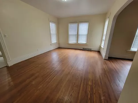 Living - 1016 Post St, Ottawa, IL 61350 photo 2 of 8