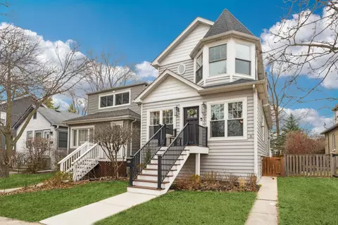 2411 Hastings Ave, Evanston, IL 60201