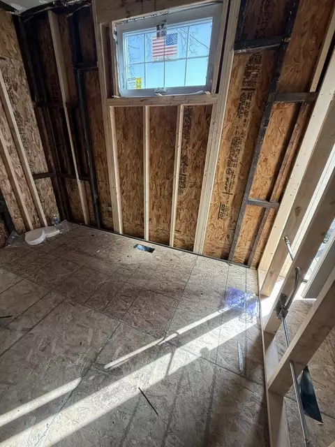 Bath - 10757 S Champlain Ave, Chicago, IL 60628 photo 1 of 2