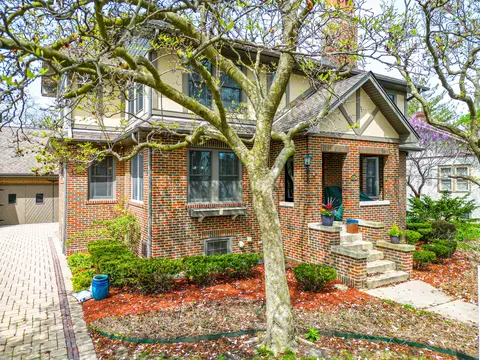 120 N Grant St, Westmont, IL 60559