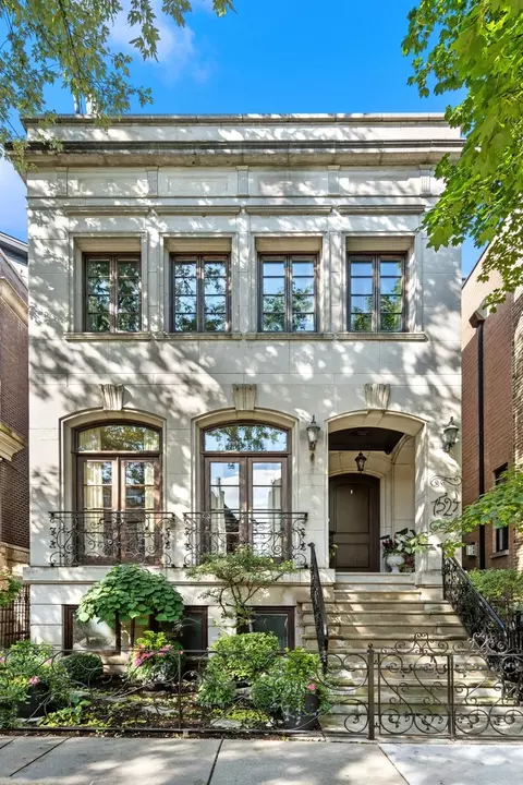 1524 W George St, Chicago, IL 60657