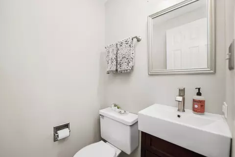 Bath - 209 Burnside Cir, Bartlett, IL 60103 photo 2 of 2