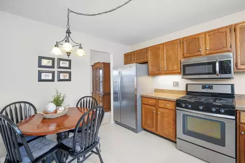 Kitchen - 209 Burnside Cir, Bartlett, IL 60103 photo 2 of 3