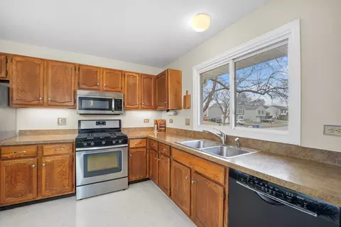 Kitchen - 209 Burnside Cir, Bartlett, IL 60103 photo 1 of 3