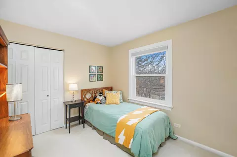 Bedroom - 209 Burnside Cir, Bartlett, IL 60103 photo 3 of 3