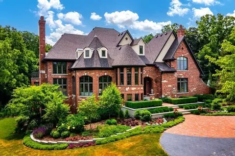 4 N675 Old Farm Rd, Saint Charles, IL 60175