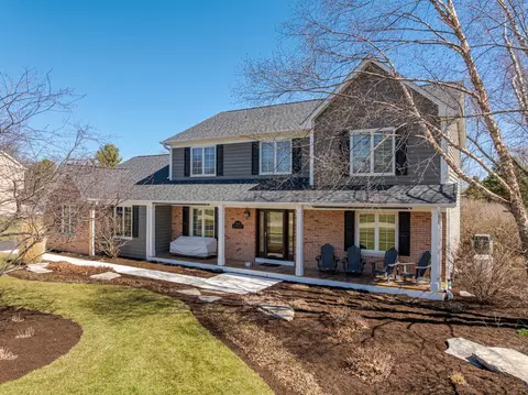 7 N795 Cloverfield Cir, Saint Charles, IL 60175