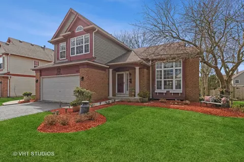 389 Fairfax Ln, Grayslake, IL 60030