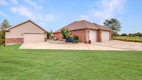 6912 Trisha Ct, Monee, IL 60449 photo 2