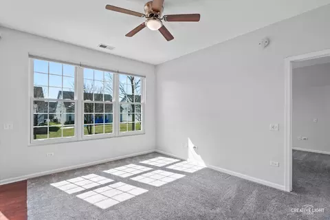 2831 Edgewater Dr, Elgin, IL 60124 photo 8