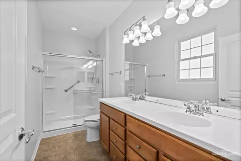 2831 Edgewater Dr, Elgin, IL 60124 photo 11