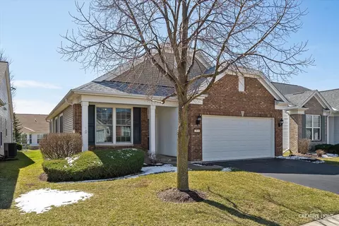 2831 Edgewater Dr, Elgin, IL 60124 photo 2