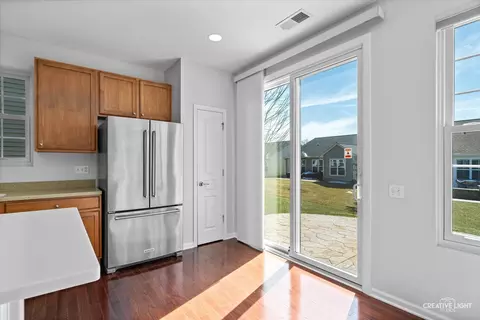 2831 Edgewater Dr, Elgin, IL 60124 photo 9