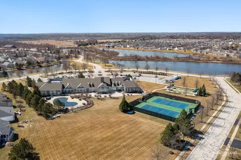 2831 Edgewater Dr, Elgin, IL 60124 photo 23