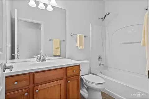 2831 Edgewater Dr, Elgin, IL 60124 photo 14