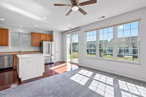 2831 Edgewater Dr, Elgin, IL 60124 photo 6