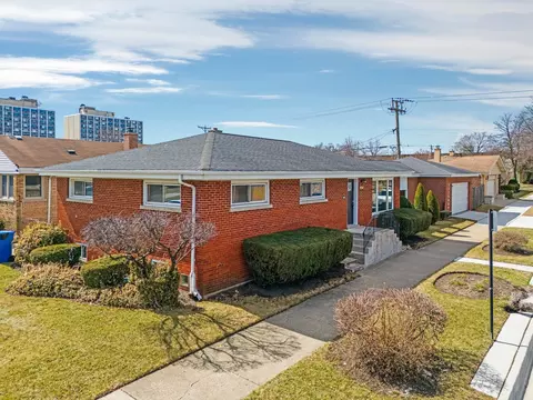 4856 N Mont Clare Ave, Chicago, IL 60656