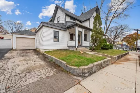 141 N Gifford St, Elgin, IL 60120