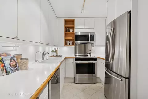 Kitchen - 200 E Delaware Pl #3D, Chicago, IL 60611 photo 2 of 2