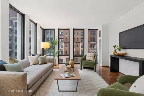 Living - 200 E Delaware Pl #3D, Chicago, IL 60611 photo 2 of 4