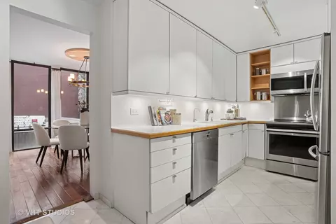 Kitchen - 200 E Delaware Pl #3D, Chicago, IL 60611 photo 1 of 2
