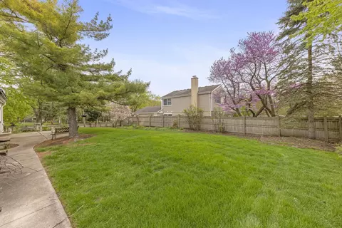 Exterior - 1658 Apache Dr, Naperville, IL 60563 photo 2 of 3