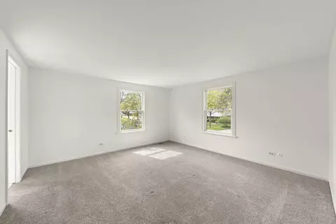 Bedroom - 1658 Apache Dr, Naperville, IL 60563 photo 2 of 6