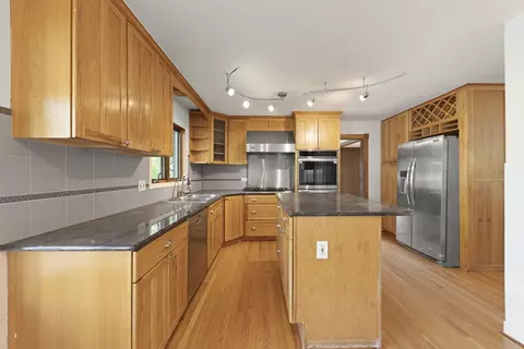 Kitchen - 1658 Apache Dr, Naperville, IL 60563 photo 3 of 3
