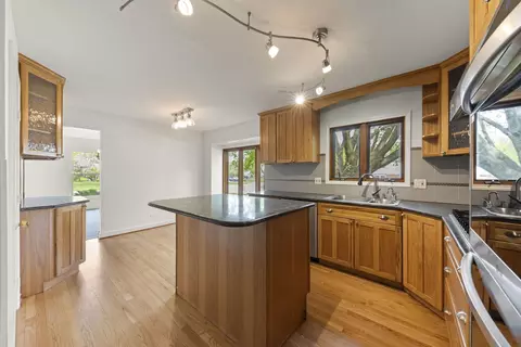Kitchen - 1658 Apache Dr, Naperville, IL 60563 photo 2 of 3