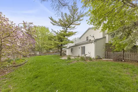 Exterior - 1658 Apache Dr, Naperville, IL 60563 photo 3 of 3