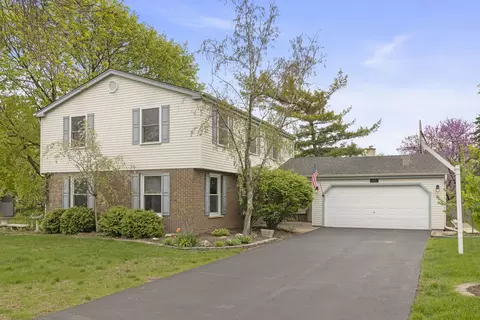 1658 Apache Dr, Naperville, IL 60563
