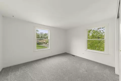 Bedroom - 1658 Apache Dr, Naperville, IL 60563 photo 6 of 6