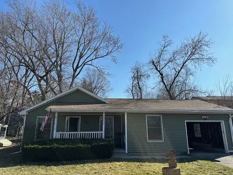 426 Venice Rd, Lakemoor, IL 60051