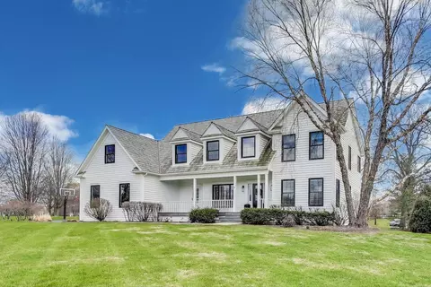 5581 Churchill Ln, Libertyville, IL 60048