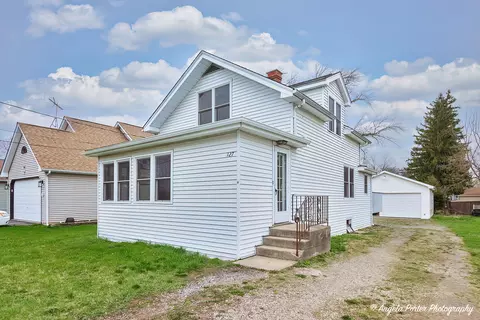 127 Kent Ave, Wauconda, IL 60084